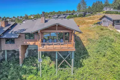Image de Incredible Ocean/Esturary Views, Large Covered Deck, Community Pool and Hot Tub