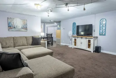 Image de Theatre District Condo
