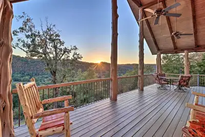 Image de Mountain View Hideaway w/ Outdoor Fireplace!