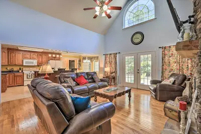 Image de Idyllic Hawkinsville Retreat: Large Fire Pit!