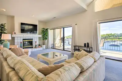 Image de Waterfront Condo w/ Resort Perks in Lake Ozark!