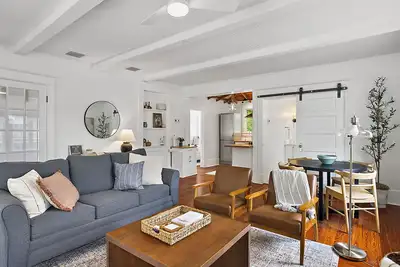 Image de The Ashford - 2min walk to Dt Mt Dora - 5 Star luxury!