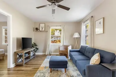 Image de Humble Home on Harrison | Mins to Usc | Sleeps 4