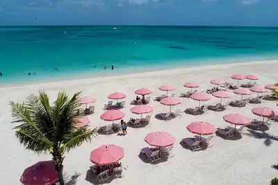 Image de Best Location on Grace Bay! Plaza at Ocw, No Car Needed!