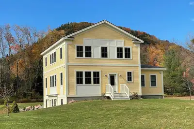 Image de 4-Season Getaway: Fantastic Location & Views!