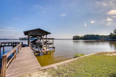 Image de 'The Whacky Shack' Family Cabin w\/ Fire Pit!