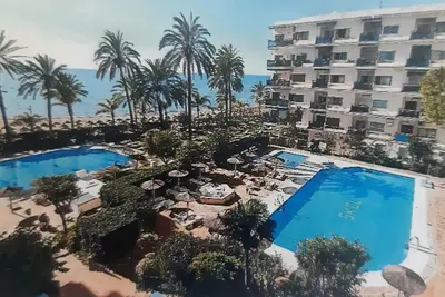 Image de joli studio sur la plage au centre de Marbella dans l'exclusif Skol