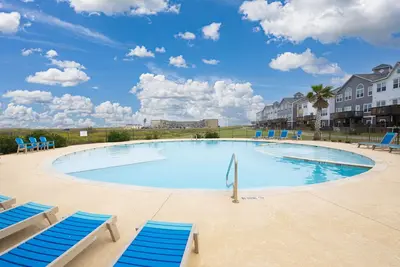 Image de Coastal 1st Floor Condo! Pathway to the Sea & Community Pool!