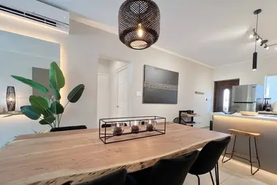 Luxury 2-bdr condo in Gold Coast - Malmok /Au~126a