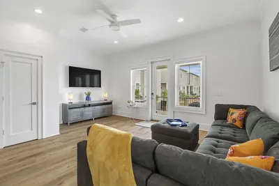 Image de Coastal Haven by Sea & Lagoon