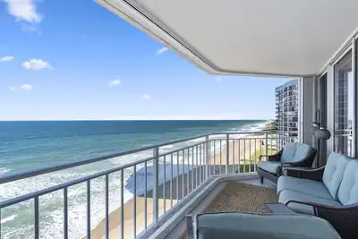 Image de Oceanside! 15th floor, 4 balconies & a movie room