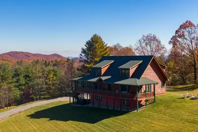 Image de Good Medicine - 10 minutes to Boone! Long range views, hot tub, fire pit!
