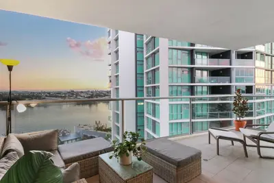 Image de River + City Views. Unit 4kms from Airport and City