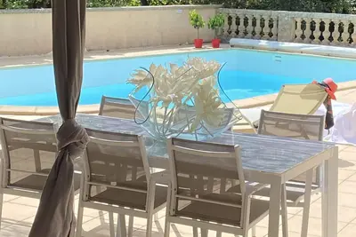 Image de Propriété de vacance familiale jusque 20p avec gites à 2kms du Pont du Gard