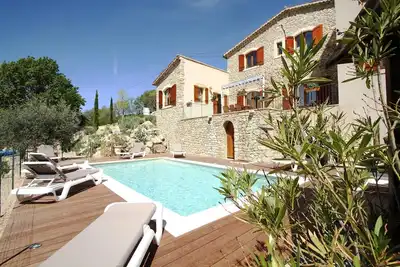 Belle Villa-mas Provençal  charme face Mont Ventoux  Piscine chauffée  Jacuzzi