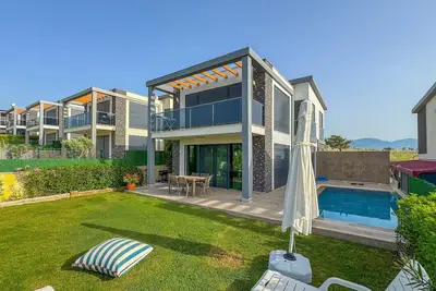Image de Private pool and garage