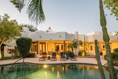 Image de Entertaining Scottsdale Estate - Pickle-ball, B-ball, Golf and more!