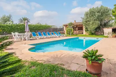 Image de Finca \"Can Miquel des Revellar\" avec vue sur les montagnes, piscine et Wi-Fi.