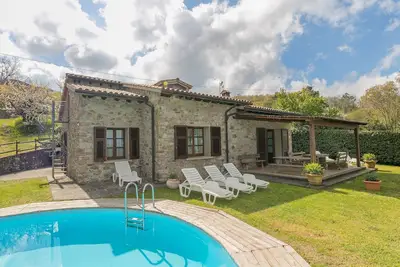 Maison de vacances \"Stupendo Rustico in Pietra\" avec piscine et Wi-Fi