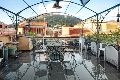 Appartement \"Casa Alighieri 2\" avec vue sur la mer, terrasse privée & Wi-Fi
