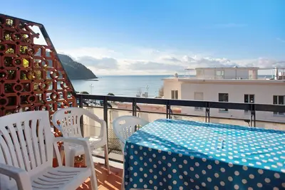 Image de Appartement \"Casa Bruno e Iris\" avec vue sur la mer, balcons et Wi-Fi.