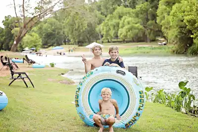 Image de #Q Son's Blue River Camp - Glamping Cabin w/ 2 Queen Beds