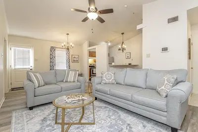 Image de Double Diamond Rentals - West Lr Home W/Fireplace