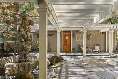 Image de Buck Hollow ~ Peace and Quiet Abound at this Creekside Retreat.