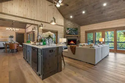 Image de 3 Luxe King Suites, 2-State Mountain View Ga & Nc!