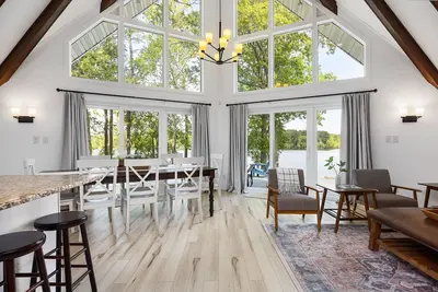 Image de Stunning 180° Lake Views, Kerr Lake Retreat