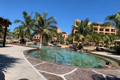 Image de Awesome Whale Watching, Stunning Star-Gazing & World Class Golf: 3-Br Penthouse!