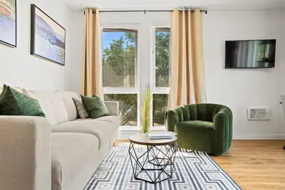 Bright Capitol Hill Condo | Great Location & Views