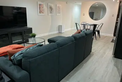 Image de 2 bdrm Eng Bsmt apartment in dcs historical neighborhood Bloomingdale