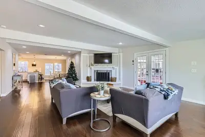 Image de Spacious Home W/ Pool + Game Room / Near Riverwalk & Downtown!
