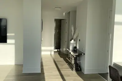 Image de 2 Story Condo - Private Rooftop Terrace & Elevator