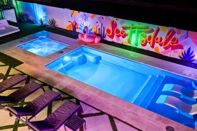 Image de The Pink Palm  7 min to Old Town