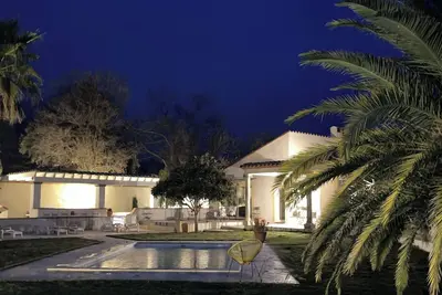 Image de Grande Villa dans les vergers de pêchers