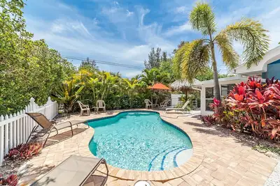 Image de Lazy Daze: 3 Houses to Beach! Private Pool by Anna Maria Life Vacation Rentals