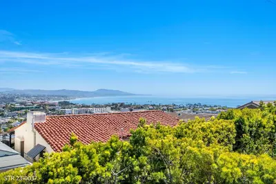 Image de Mid-century modern home with Epic Coastline Views!