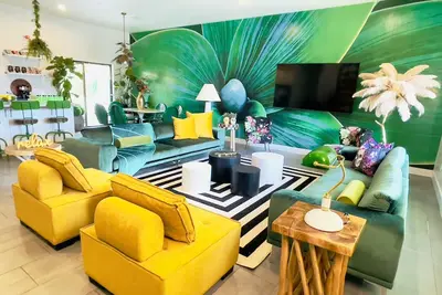 Image de *New* Tequila House / Old Town Experience!