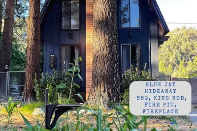 Image de Charming Cabin | Kid & Pet Friendly, Wood Burning Fireplace