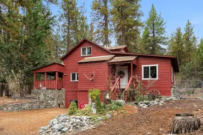 Image de Rustic Retreat|Pets Ok, Near Village, Fireplace