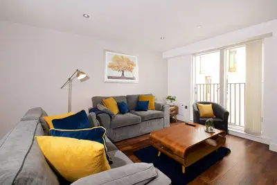 Image de Deluxe 3-Bedroom Spacious City Centre Apartment