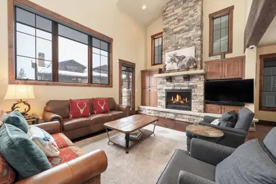 Image de Upscale 4 bedroom home - mountain views, 2 car garage