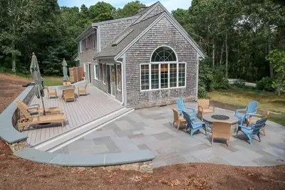 Image de Sprawling Home With Great Outdoor Space (2288)