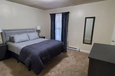 Image de Suite 7, Sleep 6, Walk to Attractions in Uptown