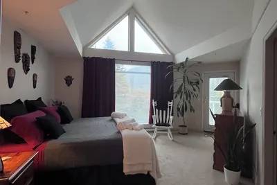 Image de Quiet Beach front Condo - Beautiful views - Family or Couple orientated
