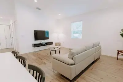 Image de Modern Ground Floor Rental Unit near Anna Maria Island