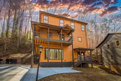 Image de Lefty is 1 of 2 5br/6ba private pool, game room, theater