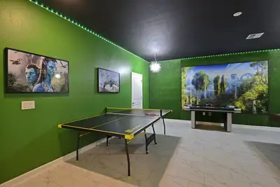 Image de Cheerful 9br Lake/Forest View Villa @ Storey Lake